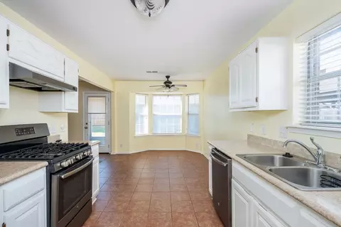 Kitchen - 19638 E 38th Pl S, Broken Arrow, OK 74014 photo 3 of 3
