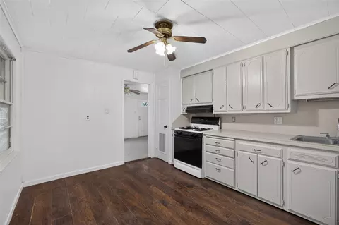 Kitchen - 324 SE 4th St, Pryor, OK 74361 photo 1 of 1