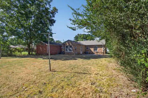 Exterior - 324 SE 4th St, Pryor, OK 74361 photo 5 of 5