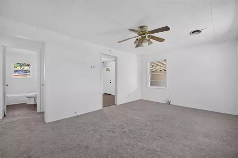 Living - 324 SE 4th St, Pryor, OK 74361 photo 2 of 5