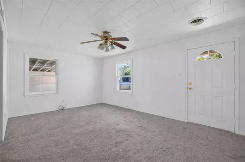 Living - 324 SE 4th St, Pryor, OK 74361 photo 4 of 5