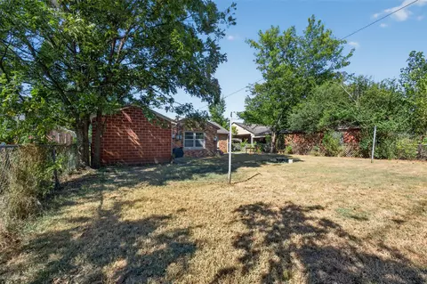 Exterior - 324 SE 4th St, Pryor, OK 74361 photo 4 of 5