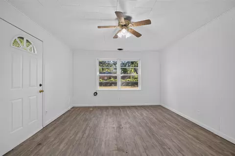 Living - 324 SE 4th St, Pryor, OK 74361 photo 5 of 5