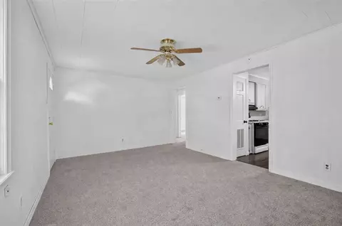 Living - 324 SE 4th St, Pryor, OK 74361 photo 3 of 5