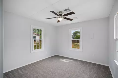 Bedroom - 1335 E Maple St, Cushing, OK 74023 photo 3 of 4