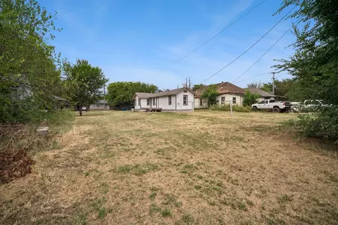 Exterior - 1335 E Maple St, Cushing, OK 74023 photo 5 of 5