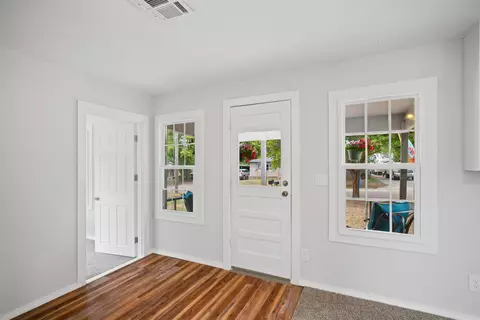 Entry Way - 1335 E Maple St, Cushing, OK 74023 photo 1 of 3