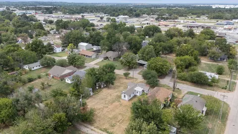 View/Area - 1335 E Maple St, Cushing, OK 74023 photo 1 of 3