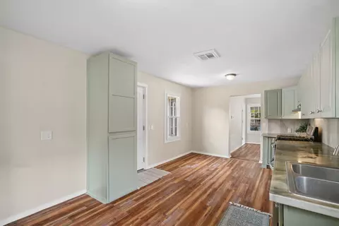 Entry Way - 1335 E Maple St, Cushing, OK 74023 photo 3 of 3