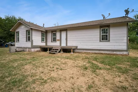 Exterior - 1335 E Maple St, Cushing, OK 74023 photo 4 of 5