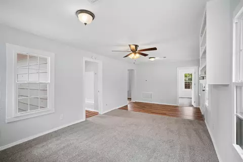 Living - 1335 E Maple St, Cushing, OK 74023 photo 4 of 4
