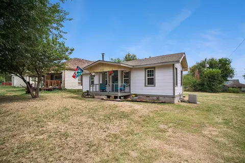 Exterior - 1335 E Maple St, Cushing, OK 74023 photo 2 of 5