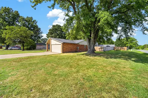 Exterior - 2301 Daniel Blvd, Muskogee, OK 74403 photo 3 of 8