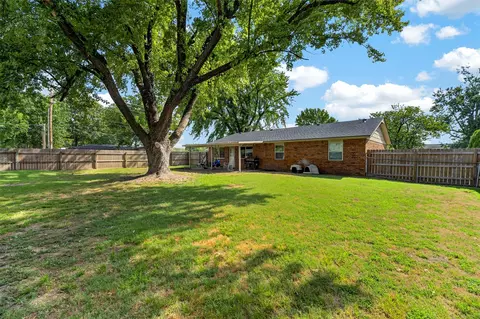 Exterior - 2301 Daniel Blvd, Muskogee, OK 74403 photo 7 of 8
