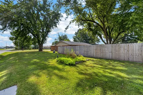 Exterior - 2301 Daniel Blvd, Muskogee, OK 74403 photo 4 of 8