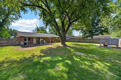 Exterior - 2301 Daniel Blvd, Muskogee, OK 74403 photo 5 of 8