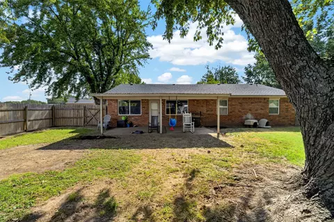 Exterior - 2301 Daniel Blvd, Muskogee, OK 74403 photo 6 of 8