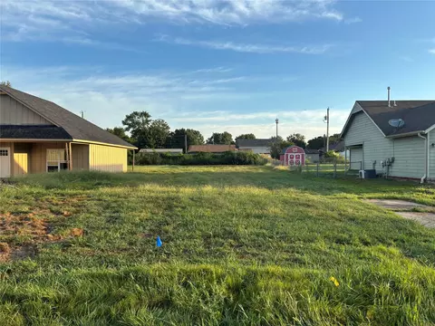 417 E Dogwood St, Coweta, OK 74429