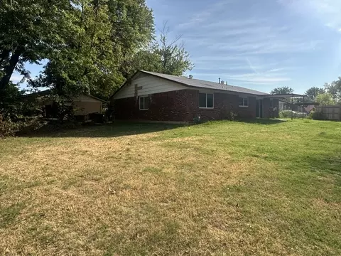 Exterior - 11502 E 64th St N, Broken Arrow, OK 74012 photo 7 of 10
