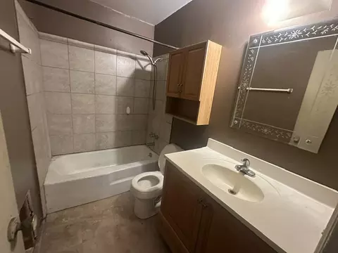 Bath - 11502 E 64th St N, Broken Arrow, OK 74012 photo 1 of 3