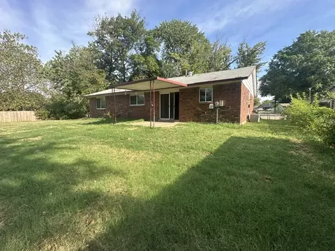 Exterior - 11502 E 64th St N, Broken Arrow, OK 74012 photo 9 of 10