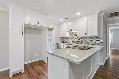 Kitchen - 2520 E 2nd St, Tulsa, OK 74104 photo 3 of 4