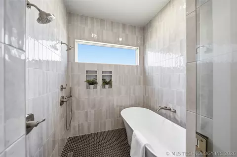Bath - 320 W 138th St, Bixby, OK 74008 photo 3 of 7
