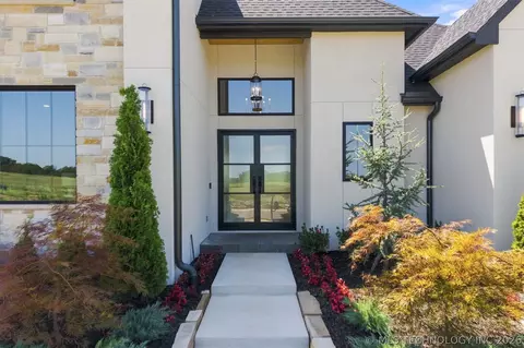 Exterior - 320 W 138th St, Bixby, OK 74008 photo 5 of 7