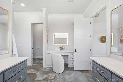 Bath - 320 W 138th St, Bixby, OK 74008 photo 2 of 7