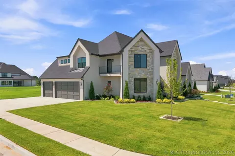 Exterior - 320 W 138th St, Bixby, OK 74008 photo 4 of 7