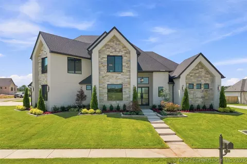Exterior - 320 W 138th St, Bixby, OK 74008 photo 2 of 7