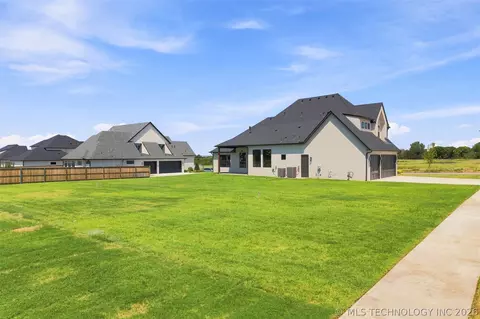 Exterior - 320 W 138th St, Bixby, OK 74008 photo 7 of 7