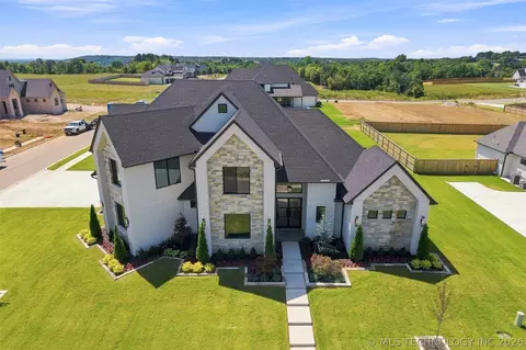 Exterior - 320 W 138th St, Bixby, OK 74008 photo 3 of 7