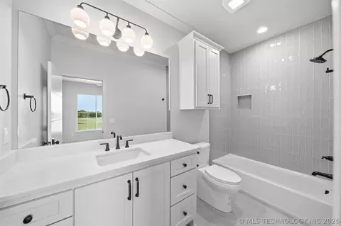 Bath - 320 W 138th St, Bixby, OK 74008 photo 5 of 7