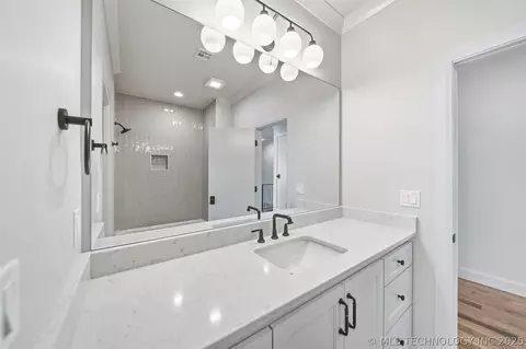 Bath - 320 W 138th St, Bixby, OK 74008 photo 6 of 7