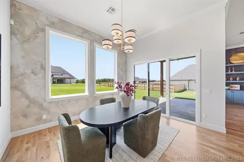 Dining - 320 W 138th St, Bixby, OK 74008 photo 1 of 1