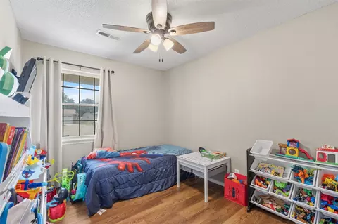 Bedroom - 104 E Pine Ct, Skiatook, OK 74070 photo 2 of 4