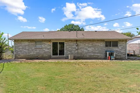 Exterior - 104 E Pine Ct, Skiatook, OK 74070 photo 6 of 7