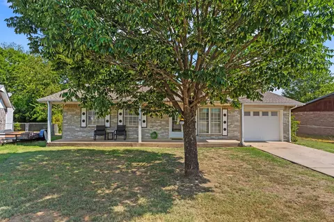 Exterior - 104 E Pine Ct, Skiatook, OK 74070 photo 2 of 7