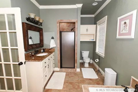 Bath - 450778 E 1000 Rd, Gore, OK 74435 photo 1 of 7