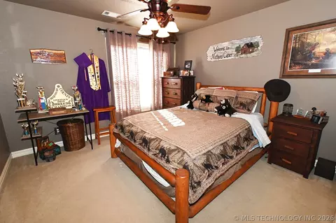 Bedroom - 450778 E 1000 Rd, Gore, OK 74435 photo 7 of 8