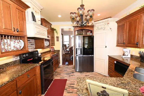 Kitchen - 450778 E 1000 Rd, Gore, OK 74435 photo 1 of 7