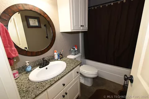 Bath - 450778 E 1000 Rd, Gore, OK 74435 photo 6 of 7