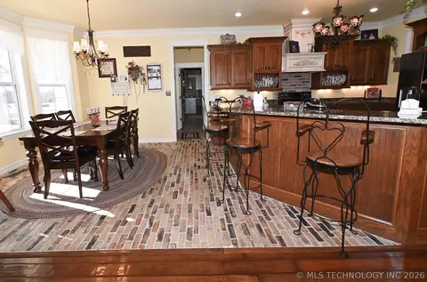 Dining - 450778 E 1000 Rd, Gore, OK 74435 photo 1 of 4