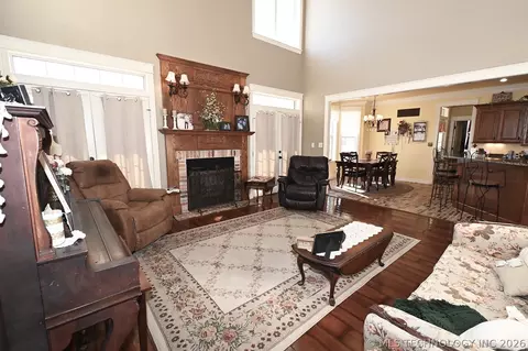 Living - 450778 E 1000 Rd, Gore, OK 74435 photo 1 of 1