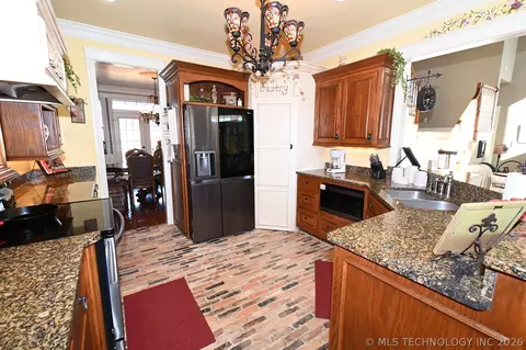 Kitchen - 450778 E 1000 Rd, Gore, OK 74435 photo 7 of 7