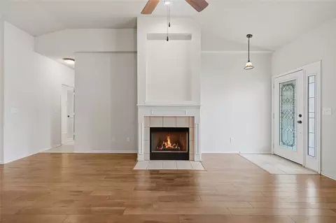 Living - 8212 E 74th Ct, Tulsa, OK 74133 photo 4 of 6