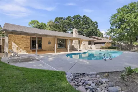 Exterior - 6540 E 89th St, Tulsa, OK 74133 photo 4 of 5