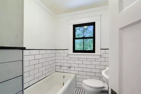 Bath - 1301 N 3rd, Durant, OK 74701 photo 3 of 4