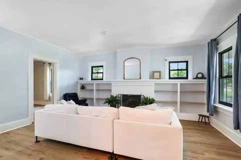 Living - 1301 N 3rd, Durant, OK 74701 photo 1 of 5